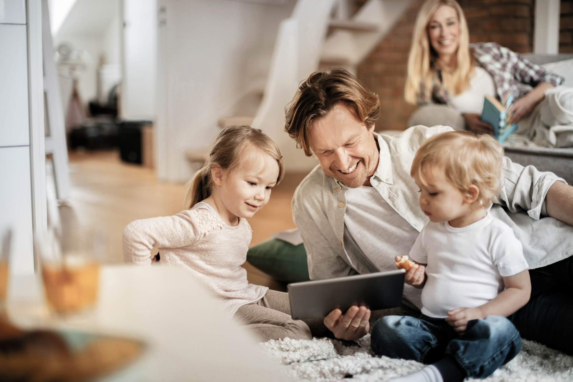 Família feliz aproveitando momentos de qualidade juntos